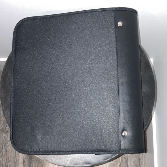 Hilroy 1-1/2” Zip Up Binder - Picture 2 of 4